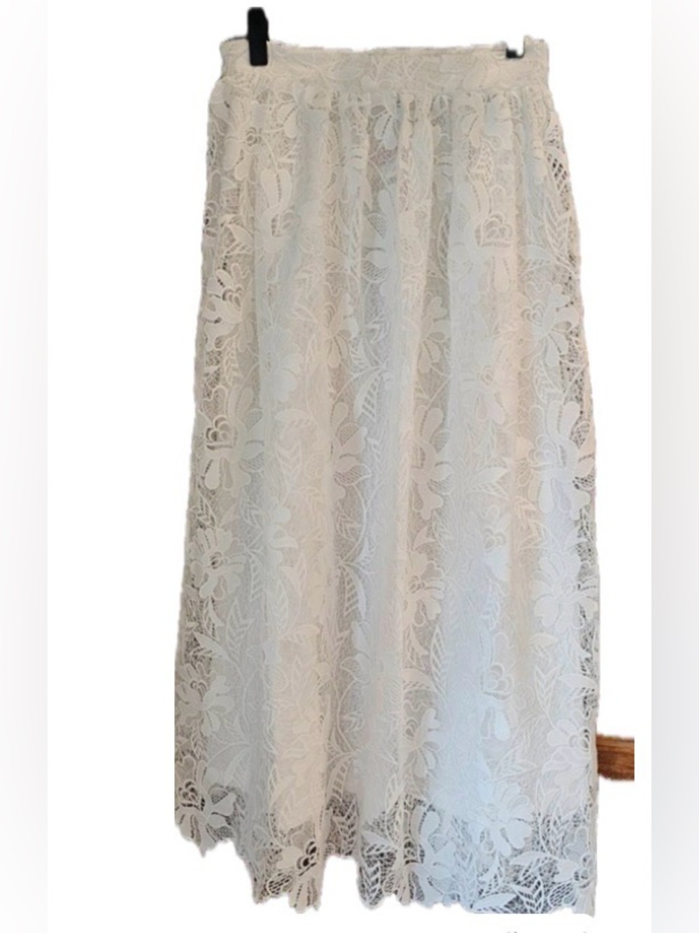 ***H&M White Floral Lace Midi Skirt - lined .